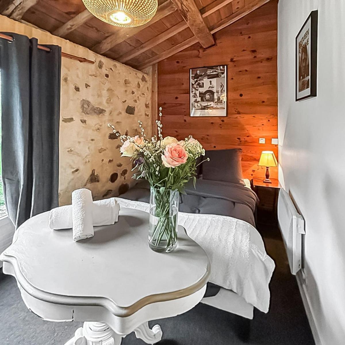 Le Clos Des Ecorcins - Terrasse - Parking Prive Saint-Amand-sur-Sevre Luaran gambar