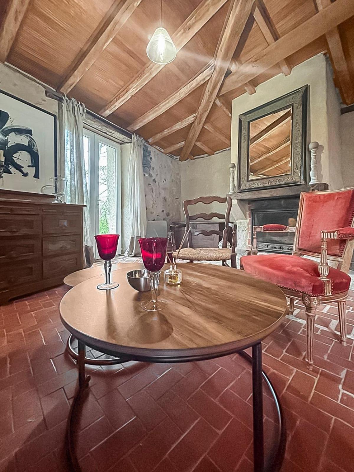 Le Clos Des Ecorcins - Terrasse - Parking Prive Saint-Amand-sur-Sevre Luaran gambar